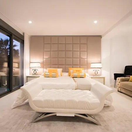 Roma, Luxury