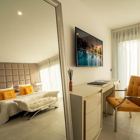 Roma, Luxury Villa