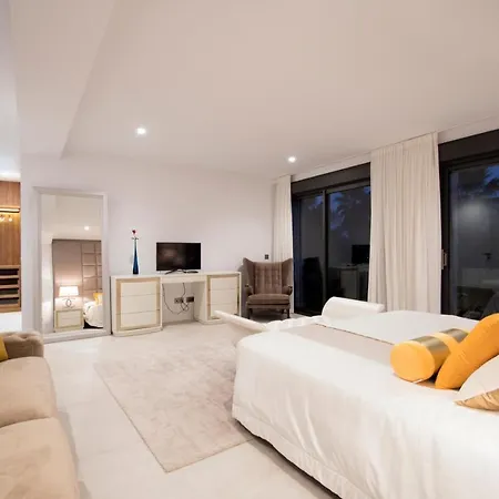 Villa Roma, Luxury *